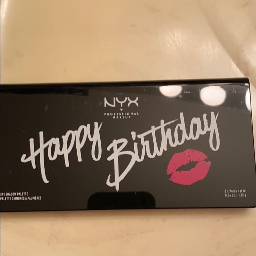 Eye shadow palette